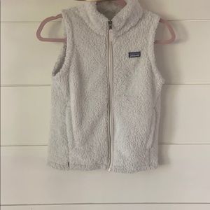 Patagonia white Los Gatos vest size 12 🐑 girl